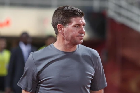 تقارير: ليفربول يضع ستيفن جيرارد بديلًا محتملًا لسلوت 